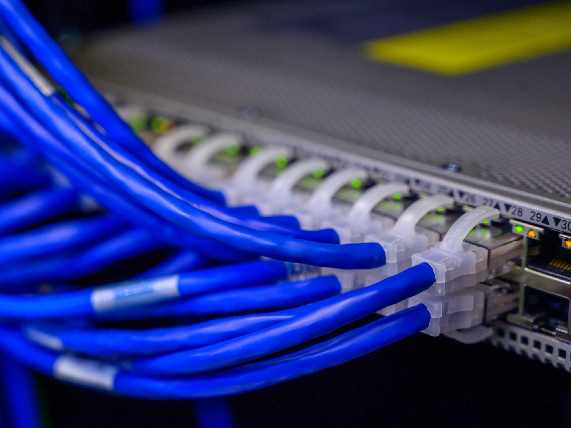 B2B BULK ELECTRONICS REFURBISHMENT SOLUTIONS ACROSS EUROPE
